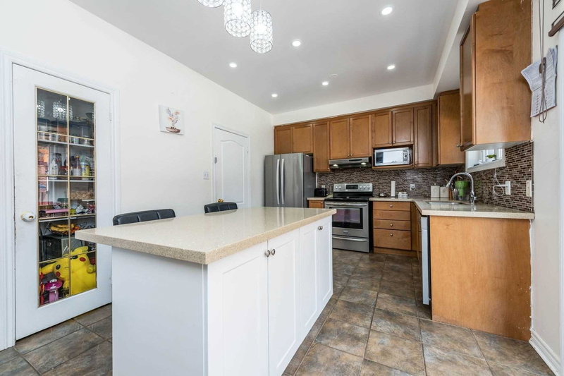 56 Iron Block Dr, Brampton, L7A0J1 | Image 3