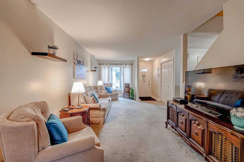 522 Roseheath Dr, Milton, L9T4V6 | Image 2