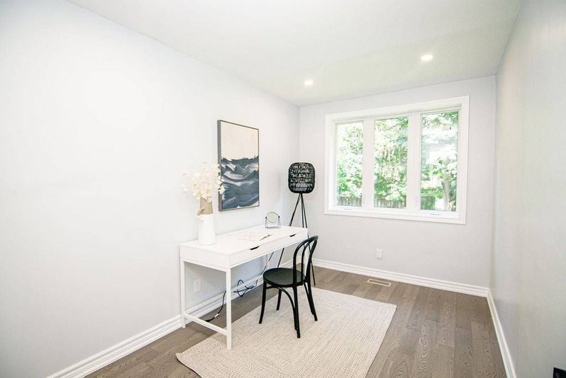 2117 Bridge Rd, Oakville, L6L2E8 | Image 2