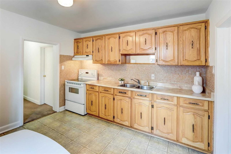 45 Montye Ave, Toronto, M6S2G8 | Image 3