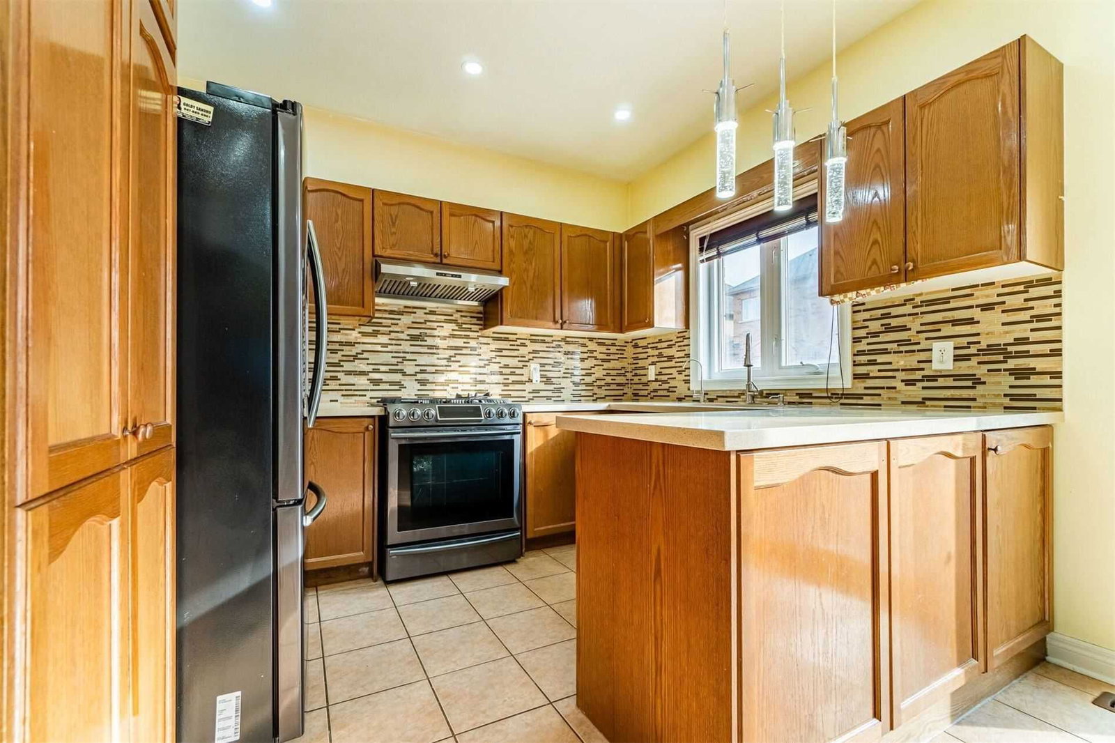 Listing Image 4