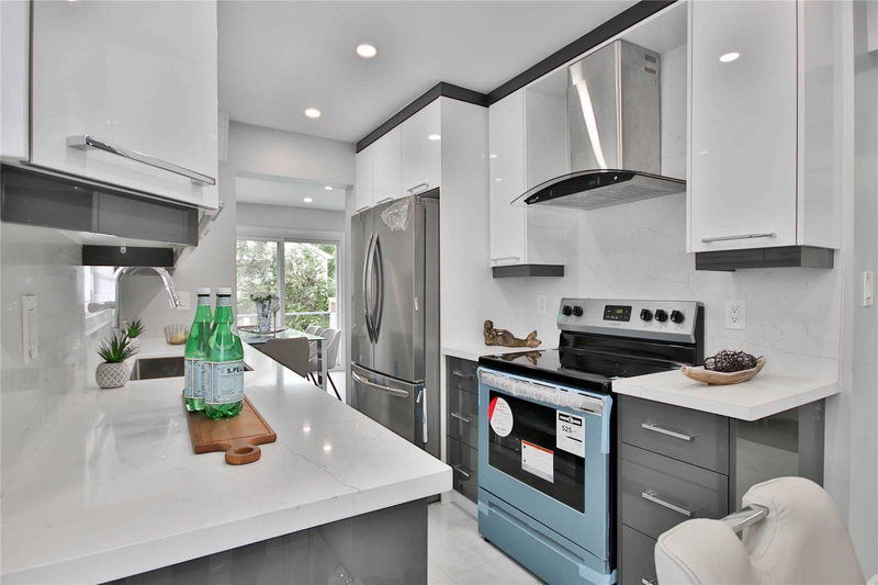 64 Somerset Dr, Brampton, L6Z1C5 | Image 3