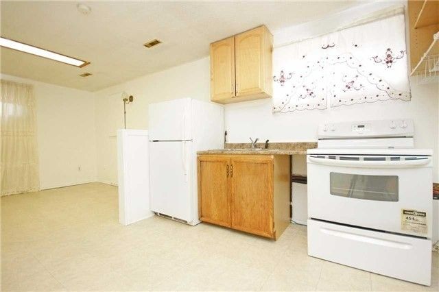 3068 Morning Star Dr, Mississauga, L4T1X2 | Image 2