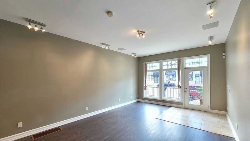 86 Lakeshore Rd W, Oakville, L6K 3A2 | Image 2