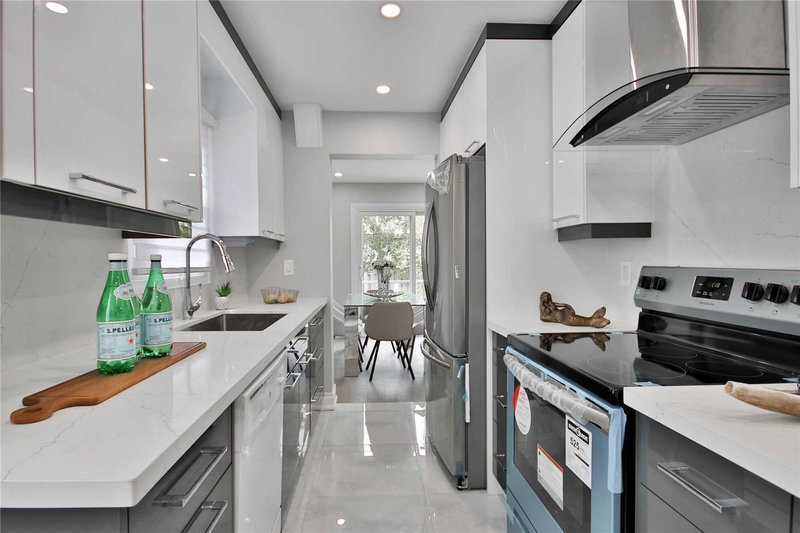 64 Somerset Dr, Brampton, L6Z1C5 | Image 2