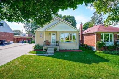 Detached House sold at 49 Barrhead Crescent, Toronto, Ontario, M9N 3Z8 - Rexdale-Kipling - MLS: W5362519
