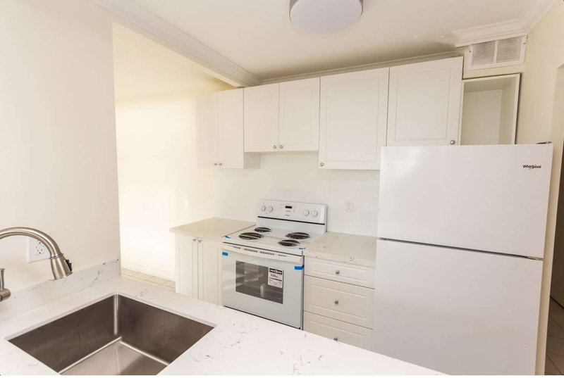 802 - 2663 Lake Shore Blvd W, Toronto, M8V1G7 | Image 2