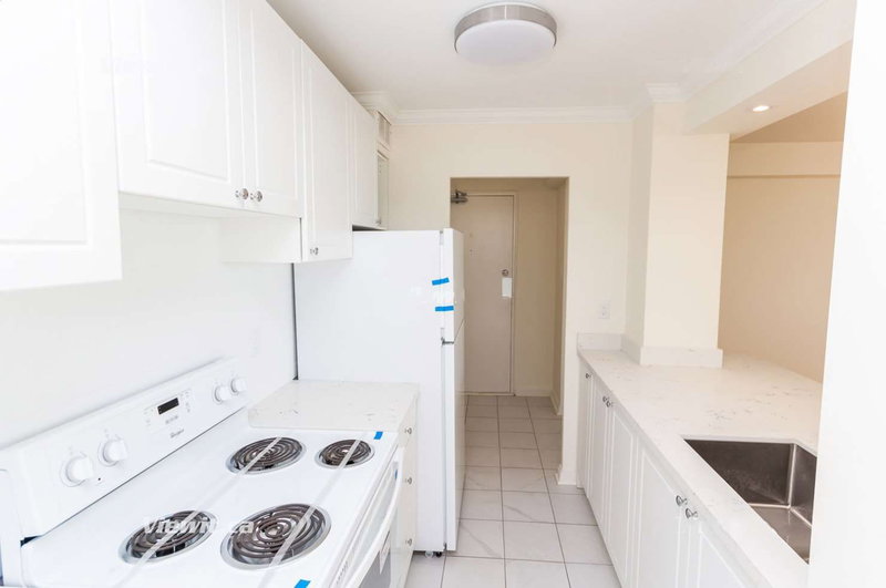 802 - 2663 Lake Shore Blvd W, Toronto, M8V1G7 | Image 3