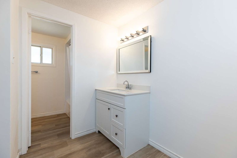 6455 Tisler Cres, Mississauga, L5N3G6 | Image 2