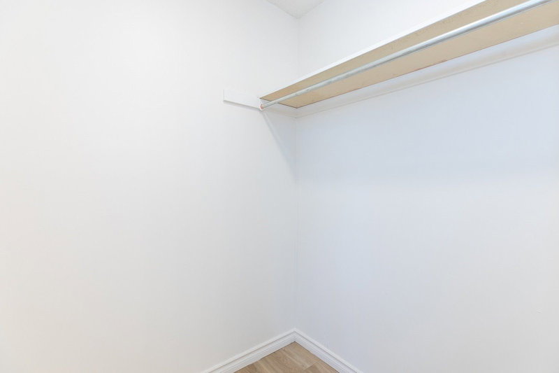 6455 Tisler Cres, Mississauga, L5N3G6 | Image 3