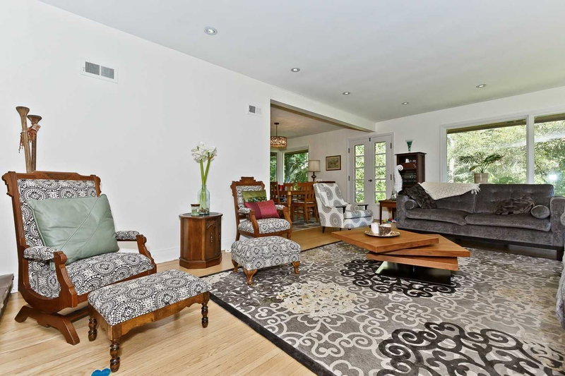 1556 Crestview Ave, Mississauga, L5G3P6 | Image 2