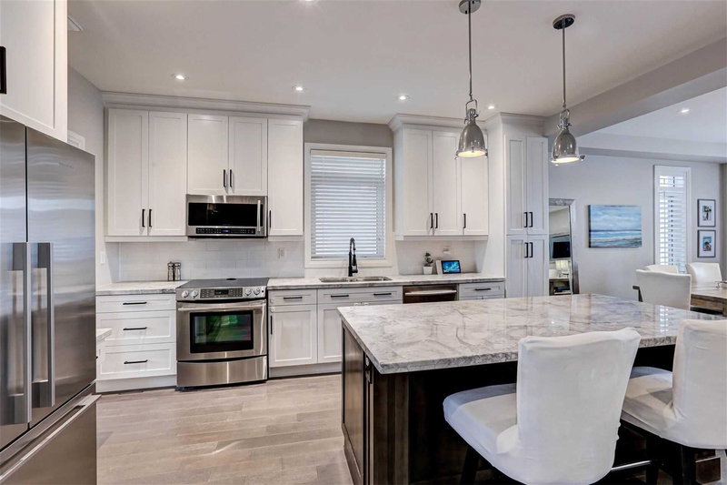 1067 Shaw Dr, Mississauga, L5G3Z3 | Image 3