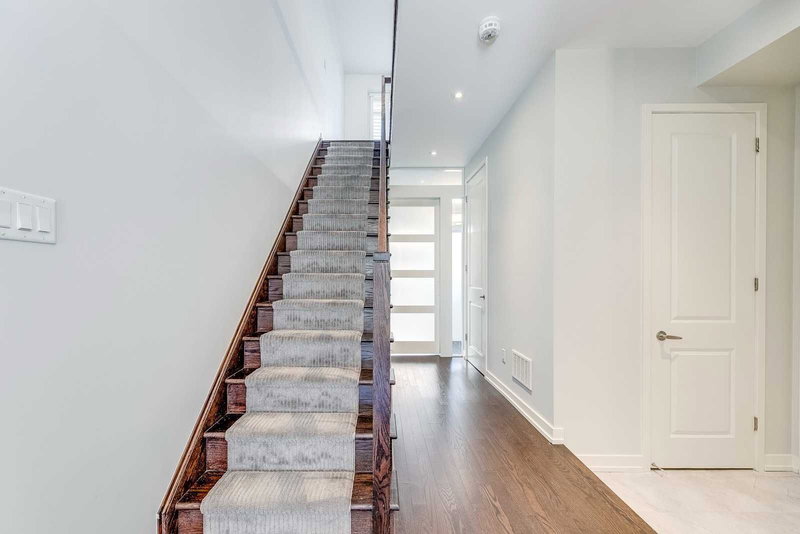 227 Huguenot Rd, Oakville, L6H 0L6 | Image 2