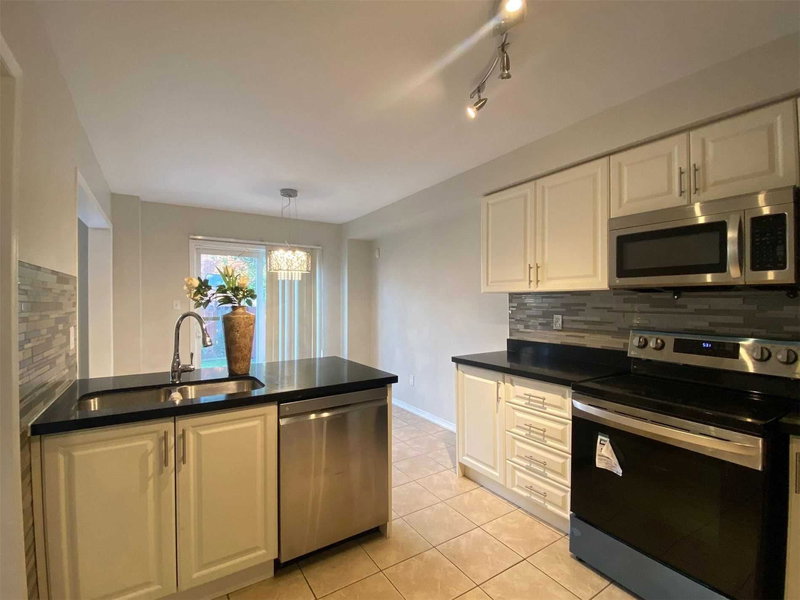 28 Cedarvalley Blvd, Brampton, L7A1N7 | Image 3