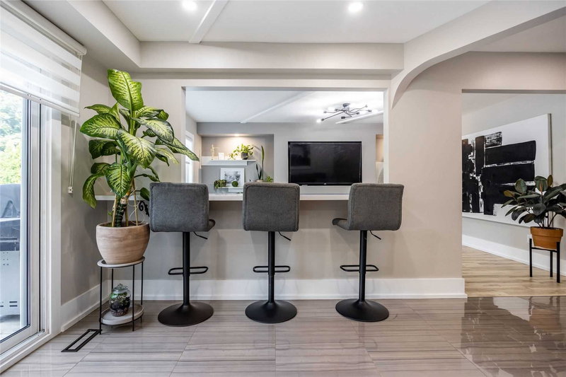 759 Childs Dr, Milton, L9T4L3 | Image 2