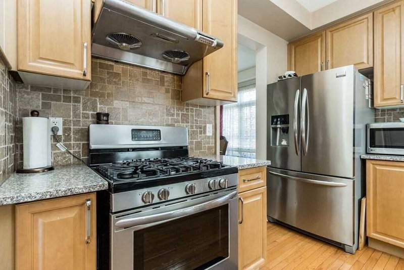 29 Laurentide Cres, Brampton, L6P1Y3 | Image 2