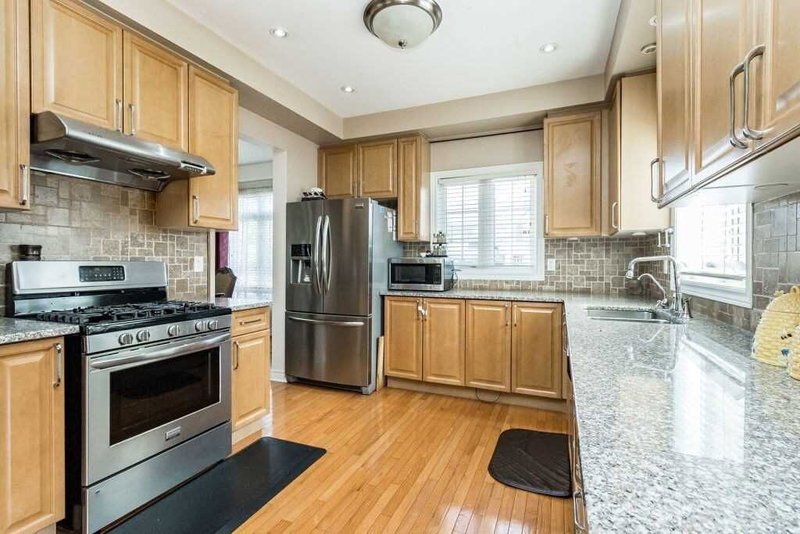 29 Laurentide Cres, Brampton, L6P1Y3 | Image 3