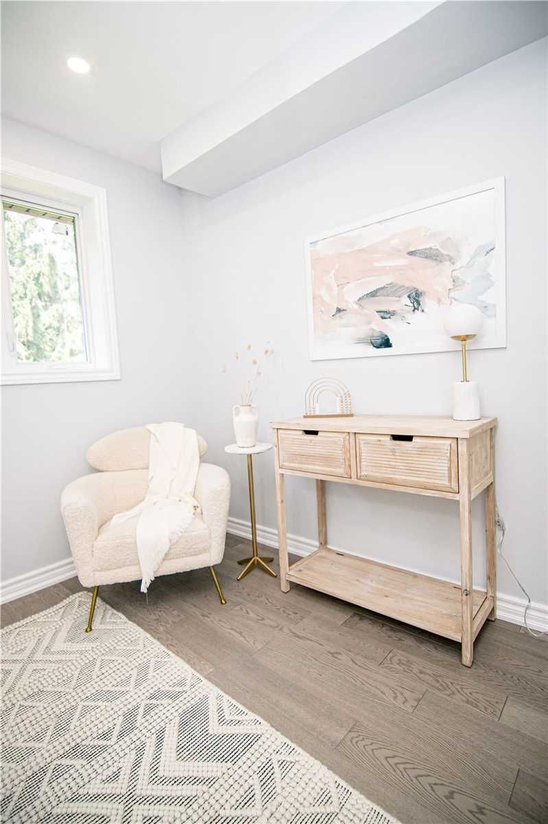 2117 Bridge Rd, Oakville, L6L 2E8 | Image 2