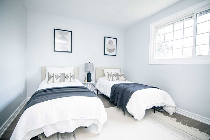 2117 Bridge Rd, Oakville, L6L 2E8 | Image 3