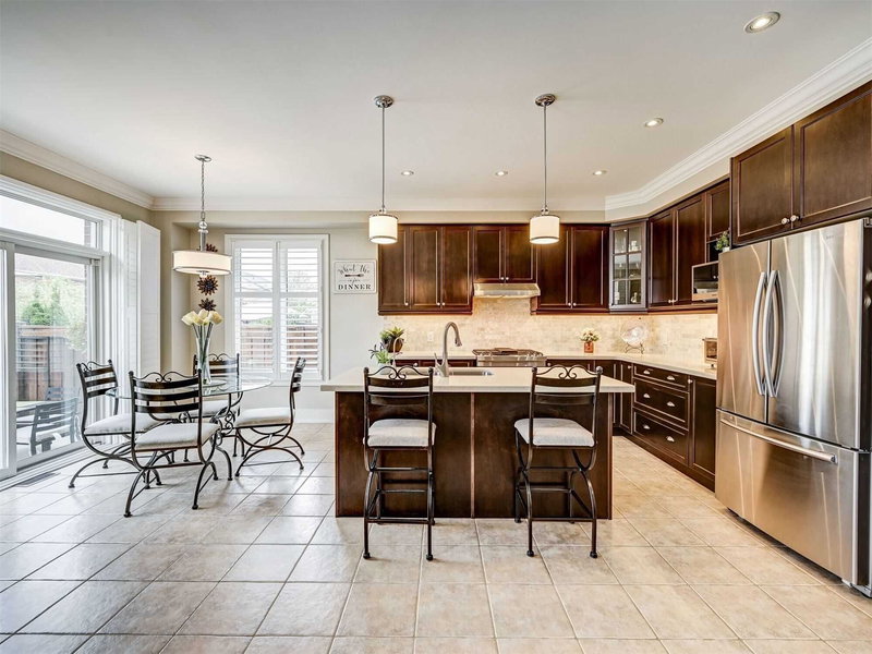 65 Paisley Green Ave, Caledon, L7C3S1 | Image 2