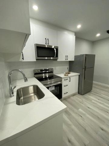 201 - 238 Queen St S, Mississauga, L5M1L7 | Image 2