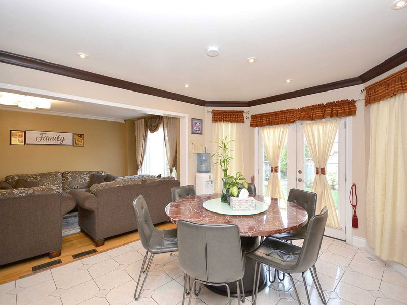 3349 Loyalist Dr, Mississauga, L5L5T9 | Image 3