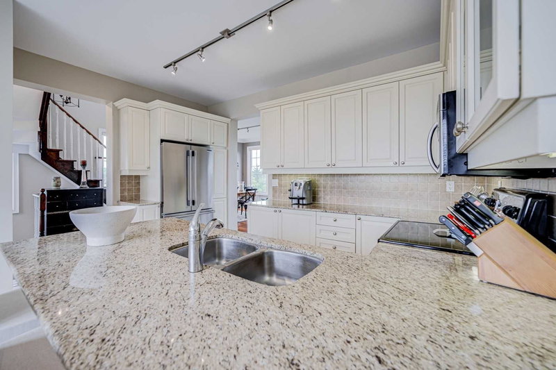 134 Rolling Hills Lane, Caledon, L7E 4E1 | Image 2