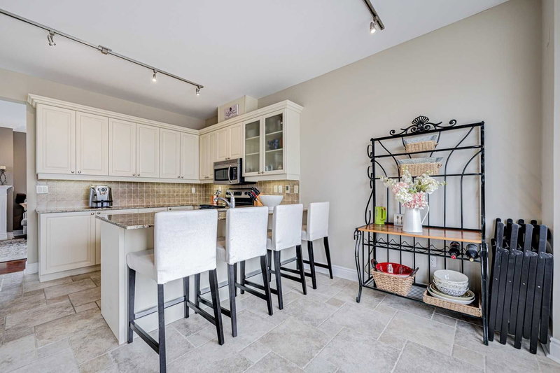 134 Rolling Hills Lane, Caledon, L7E 4E1 | Image 3