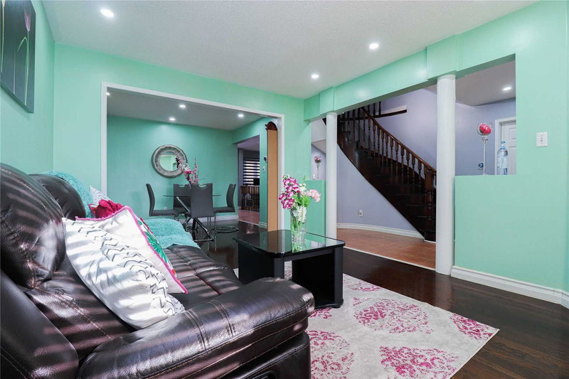 27 Beaverhall Rd, Brampton, L6X4L3 | Image 3