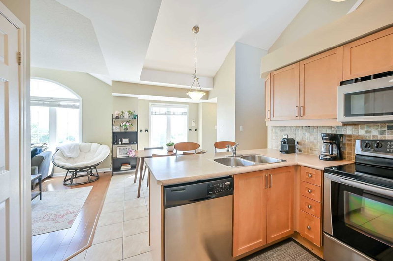 3 - 581 Dundas St W, Mississauga, L5B 0B2 | Image 2