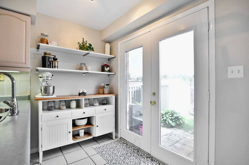 1411 Tobyn Dr, Burlington, L7M4V7 | Image 3