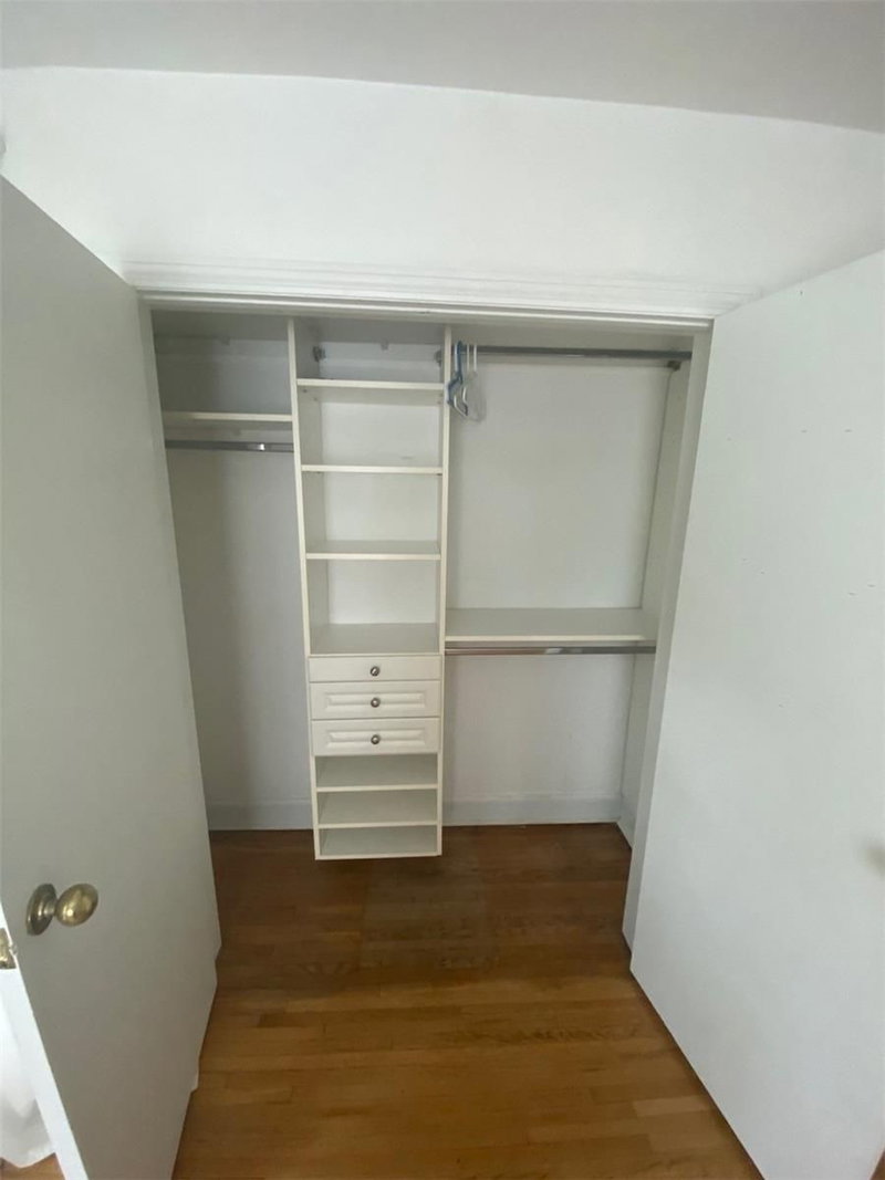 2143 Grange Dr, Mississauga, L5B1P4 | Image 2