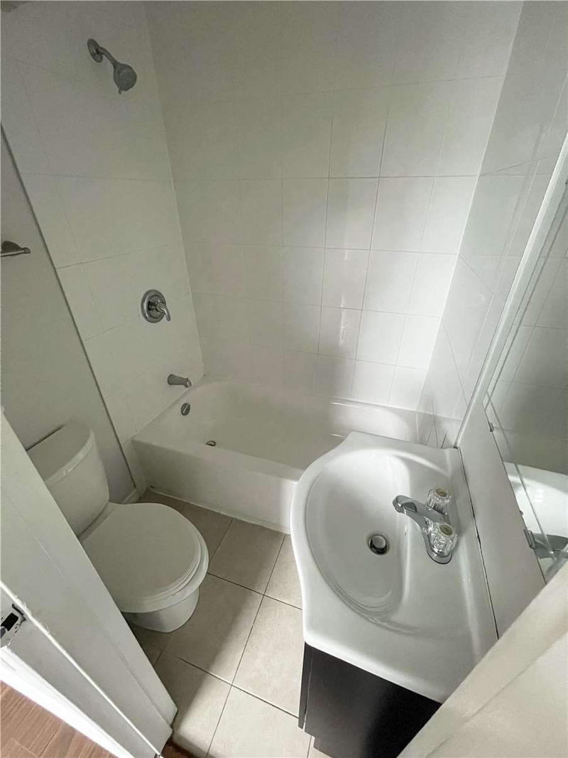 201 - 70 Melbourne Ave, Toronto, M6K1K7 | Image 2