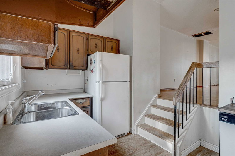 2912 Arvida Circ, Mississauga, L5N1R5 | Image 2