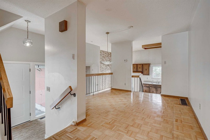 2912 Arvida Circ, Mississauga, L5N1R5 | Image 3