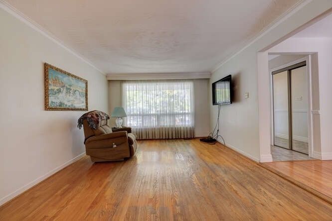 2220 Springfield Crt, Mississauga, L5K1V2 | Image 3