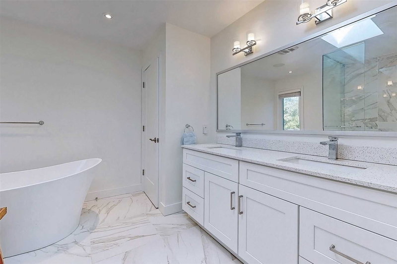 1280 Watersedge Rd, Mississauga, L5J1A1 | Image 2