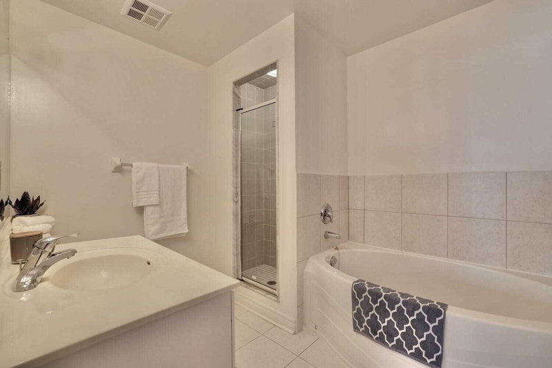 507 - 40 Old Mill Rd, Oakville, L6J7W2 | Image 2