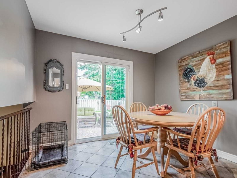 4049 Teakwood Dr, Mississauga, L5C3L2 | Image 3