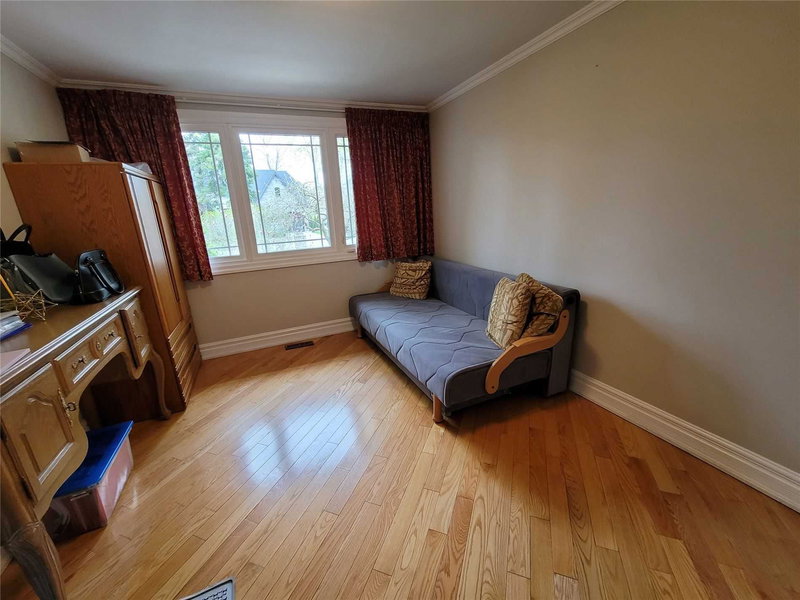 964 Parkland Ave, Mississauga, L5H3H1 | Image 3