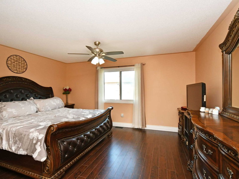 289 Edenbrook Hill Dr, Brampton, L7A2M5 | Image 2