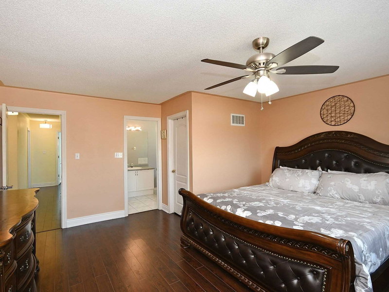 289 Edenbrook Hill Dr, Brampton, L7A2M5 | Image 3