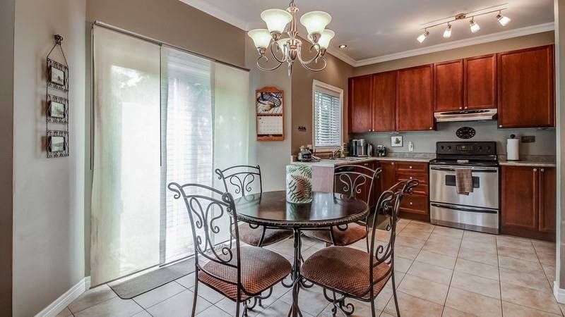 5218 Garland Cres, Burlington, L7L7L1 | Image 2