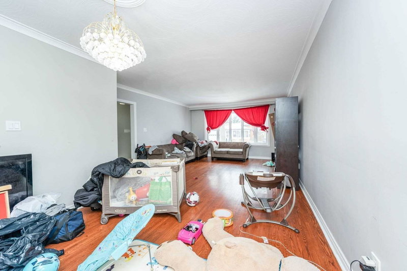 213 Grandravine Dr, Toronto, M3J1B9 | Image 2
