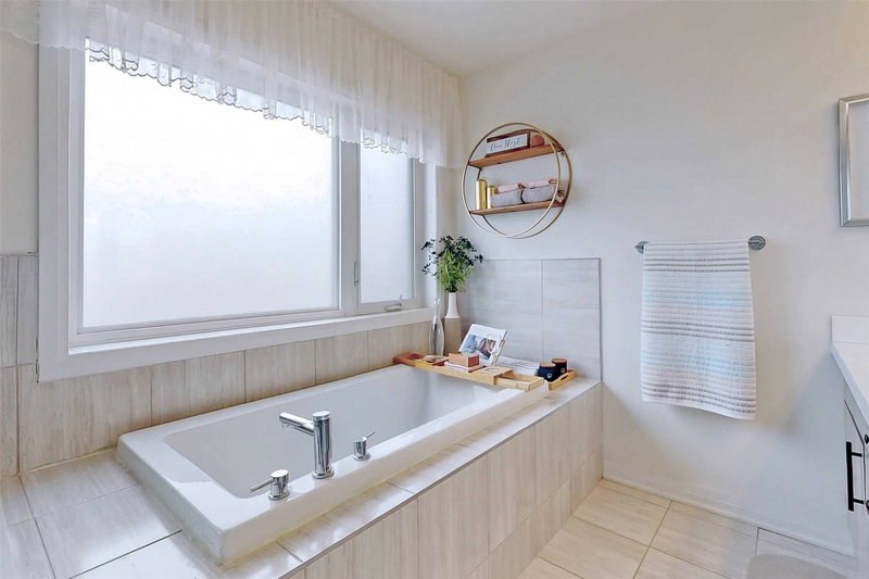 27 Thomas Mulholland Dr, Toronto, M3K0A8 | Image 2