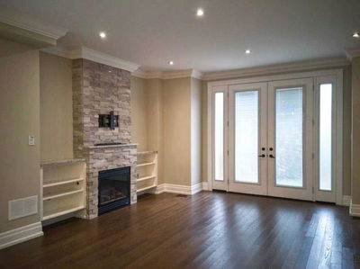 1033 Shaw Dr, Mississauga - Lakeview image-0-2