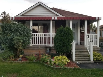 Detached House sold at 1925 Lawrence Avenue, Toronto, Ontario, M9N1G6 - Weston - MLS: W5401676