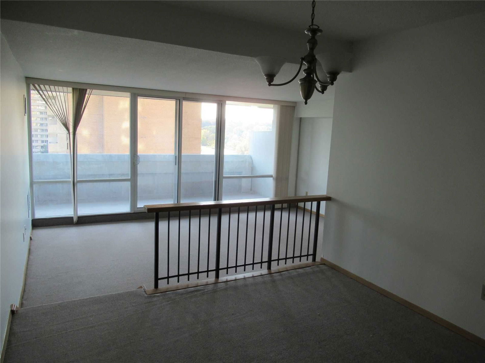 Condo leased at 907-270 Scarlett Road, Toronto, Rockcliffe-Smythe, M6N4X7 - MLS: W5401816
