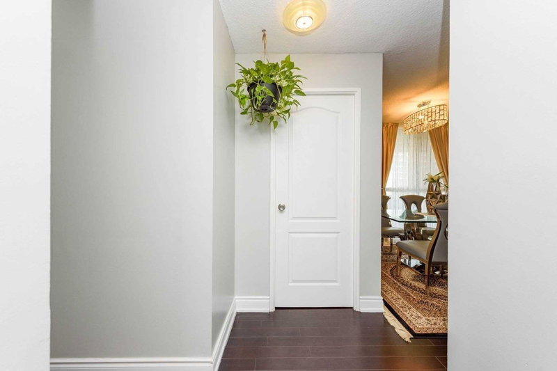 1007 - 1300 Mississauga Valley Blvd, Mississauga, L5A3S8 | Image 3