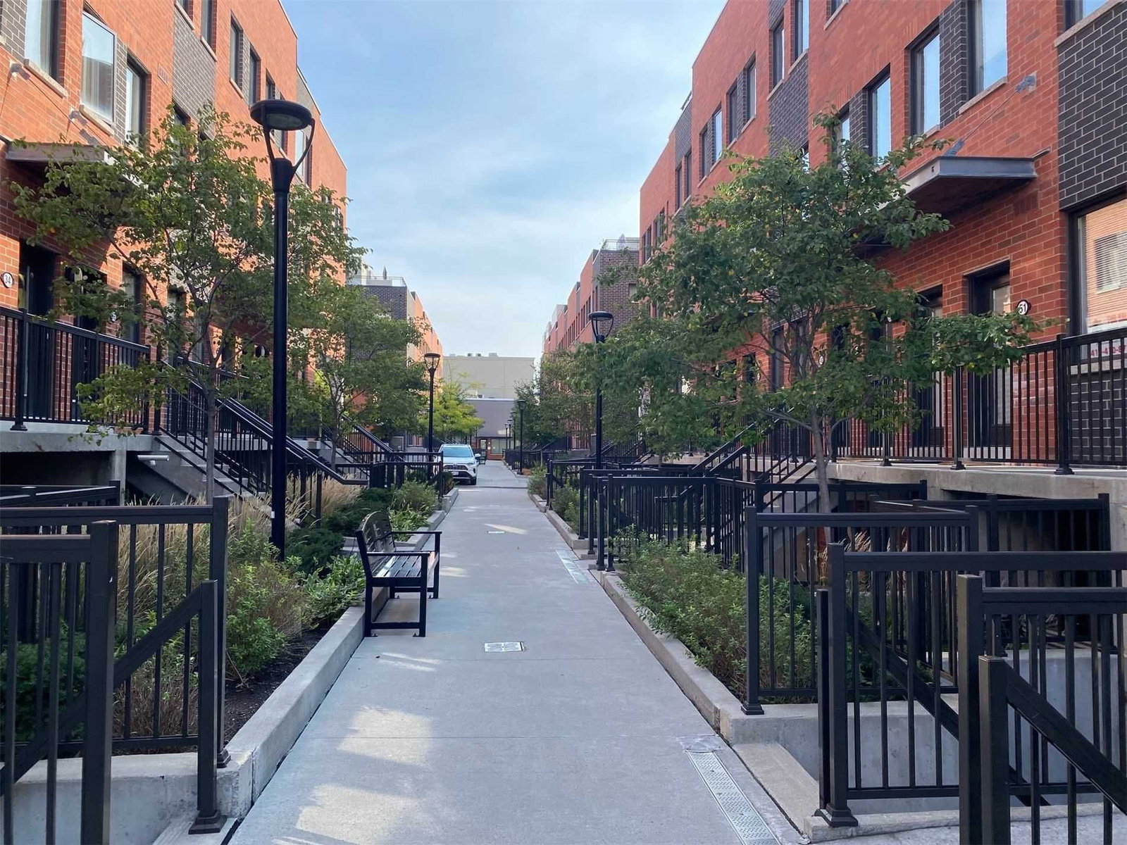 Townhouse sold at 51-68 Winston Park Boulevard, Toronto, Ontario, M3K 1C3 - Downsview-Roding-CFB - MLS: W5407261
